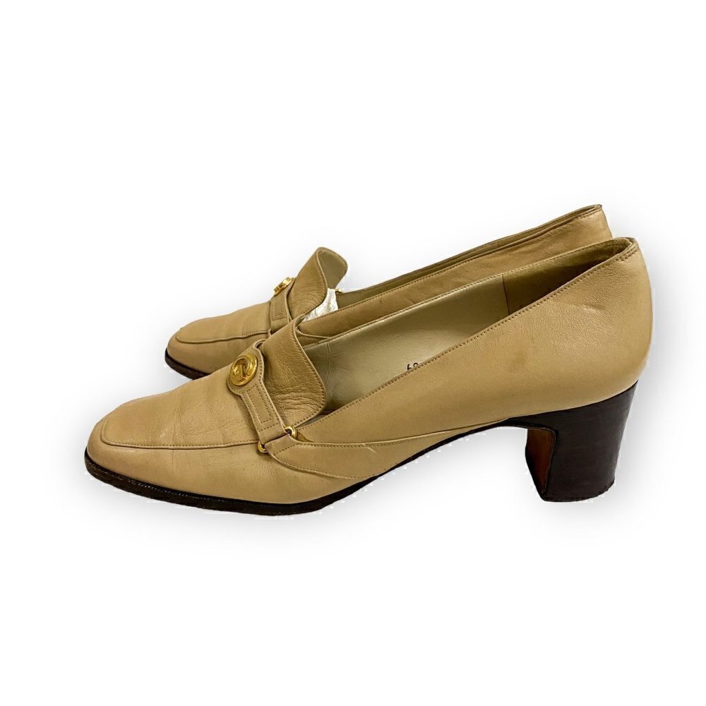 Vintage Givenchy beige loafer heel. size 8AA